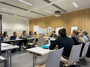 projektarbeit-gruppe-studierender