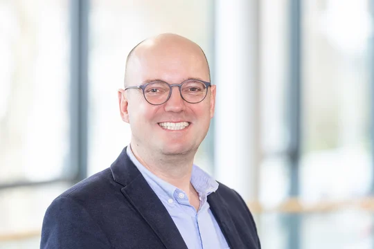Porträt Prof. Dr. Tobias Grosche, Studiengangleiter Aviation Management (MBA), Schwerpunktprofessur